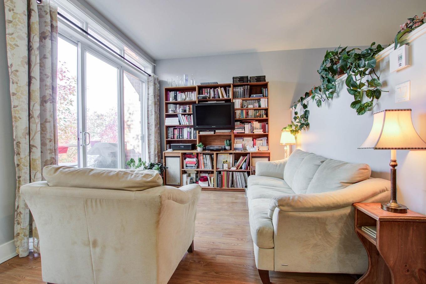 Living room - 403-5905 Rue De La Tourbière, Longueuil (Saint-Hubert), QC - Indoor Photo Showing Living Room