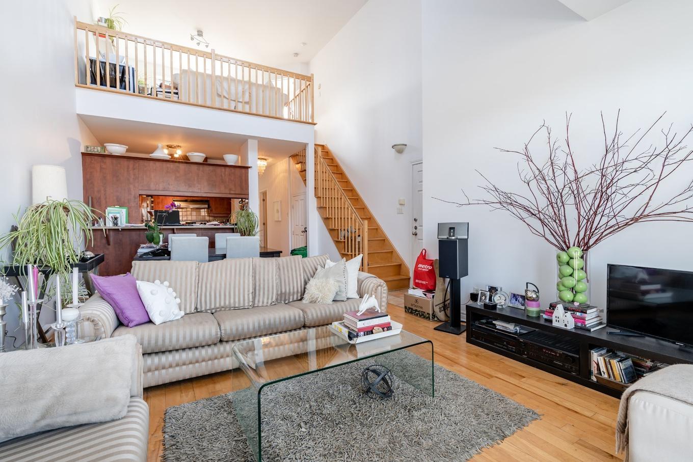 Salon - 8-1485 Rue St-Jacques, Montréal (Ville-Marie), QC - Indoor Photo Showing Living Room