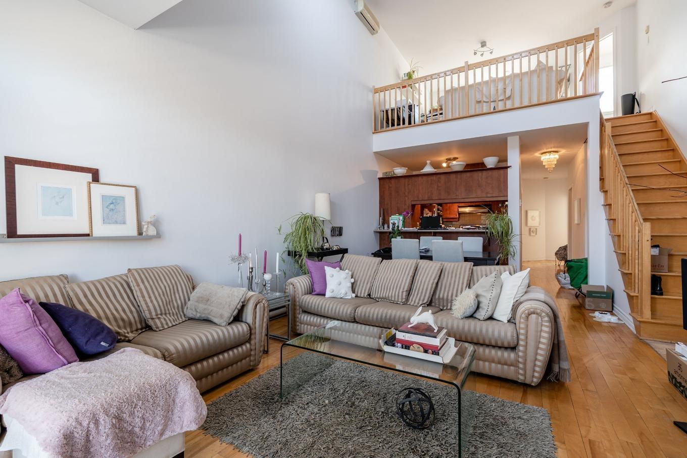 Salon - 8-1485 Rue St-Jacques, Montréal (Ville-Marie), QC - Indoor Photo Showing Living Room