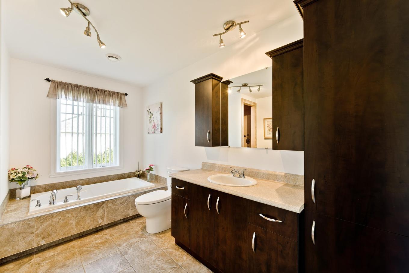 Bathroom - 1529 Rue Des Horizons, Magog, QC - Indoor Photo Showing Bathroom