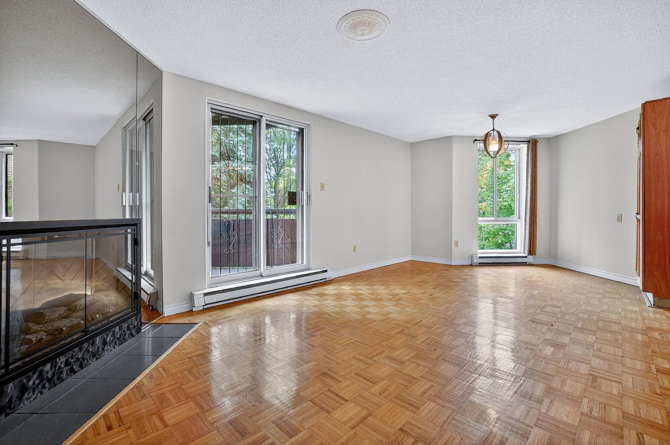 Salon - 3-3127 Boul. Lasalle, Montréal (Verdun/Île-Des-Soeurs), QC - Indoor With Fireplace