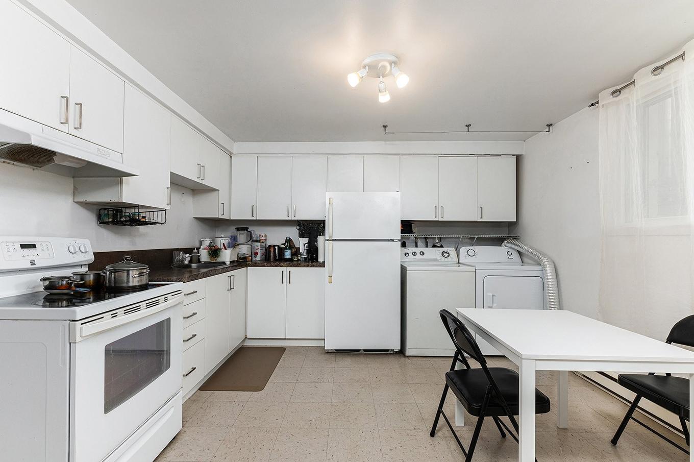 Kitchen - 2-6415 Rue Laurendeau, Montréal (Le Sud-Ouest), QC - Indoor Photo Showing Kitchen