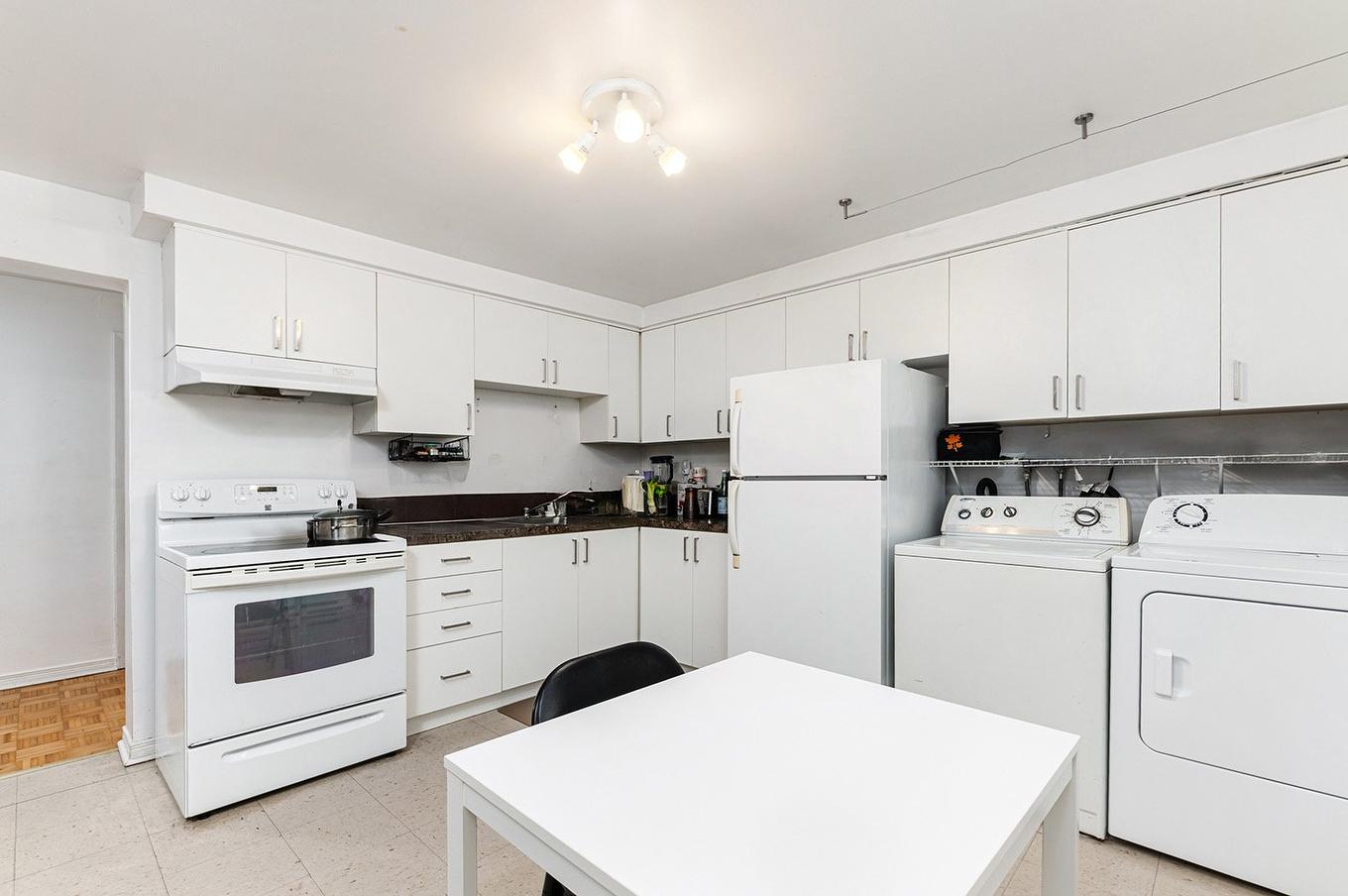 Kitchen - 2-6415 Rue Laurendeau, Montréal (Le Sud-Ouest), QC - Indoor Photo Showing Kitchen