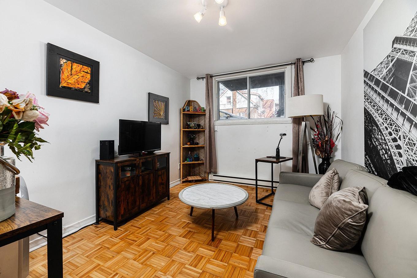 Living room - 2-6415 Rue Laurendeau, Montréal (Le Sud-Ouest), QC - Indoor