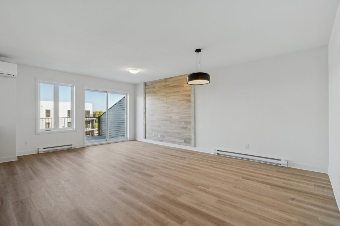 Overall view - 304-622 Rue Jeanne-Mance, Salaberry-De-Valleyfield, QC - Indoor Photo Showing Other Room