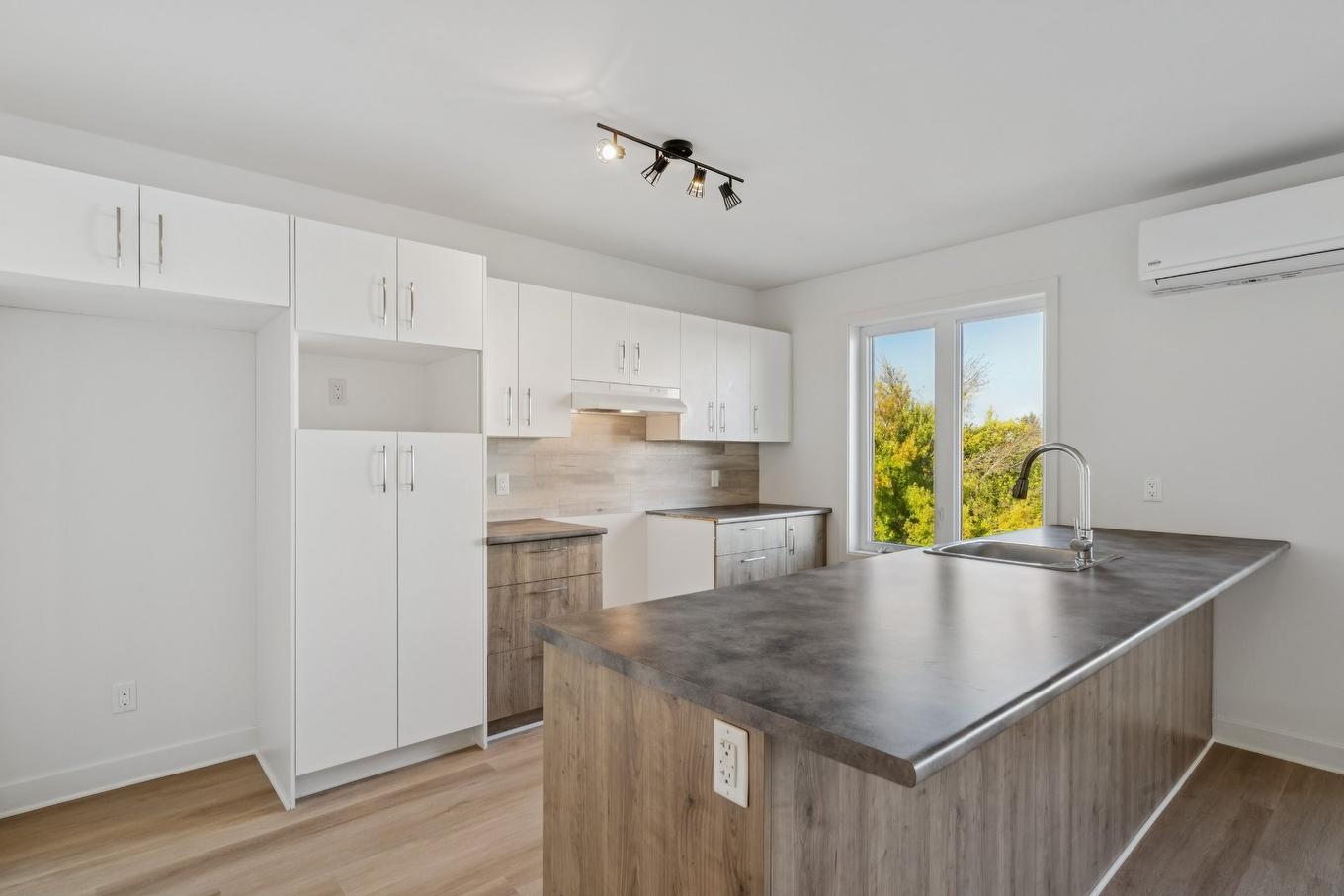 Kitchen - 304-622 Rue Jeanne-Mance, Salaberry-De-Valleyfield, QC - Indoor Photo Showing Kitchen