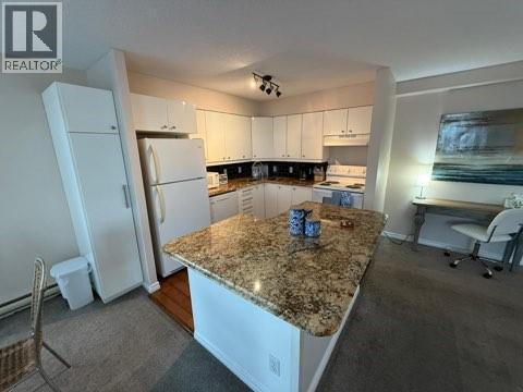155 Front Street North Unit# 1408, Sarnia, ON - Indoor Photo Showing Kitchen