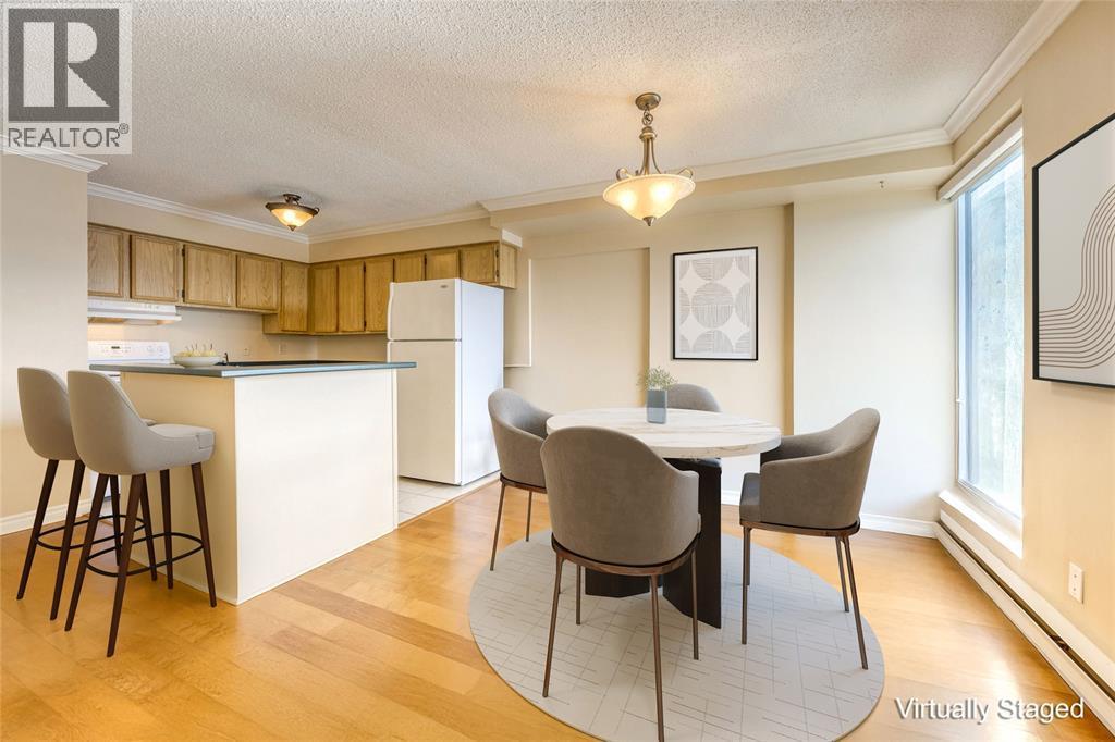 155 Front Street North Unit# 1306, Sarnia, ON - Indoor Photo Showing Dining Room