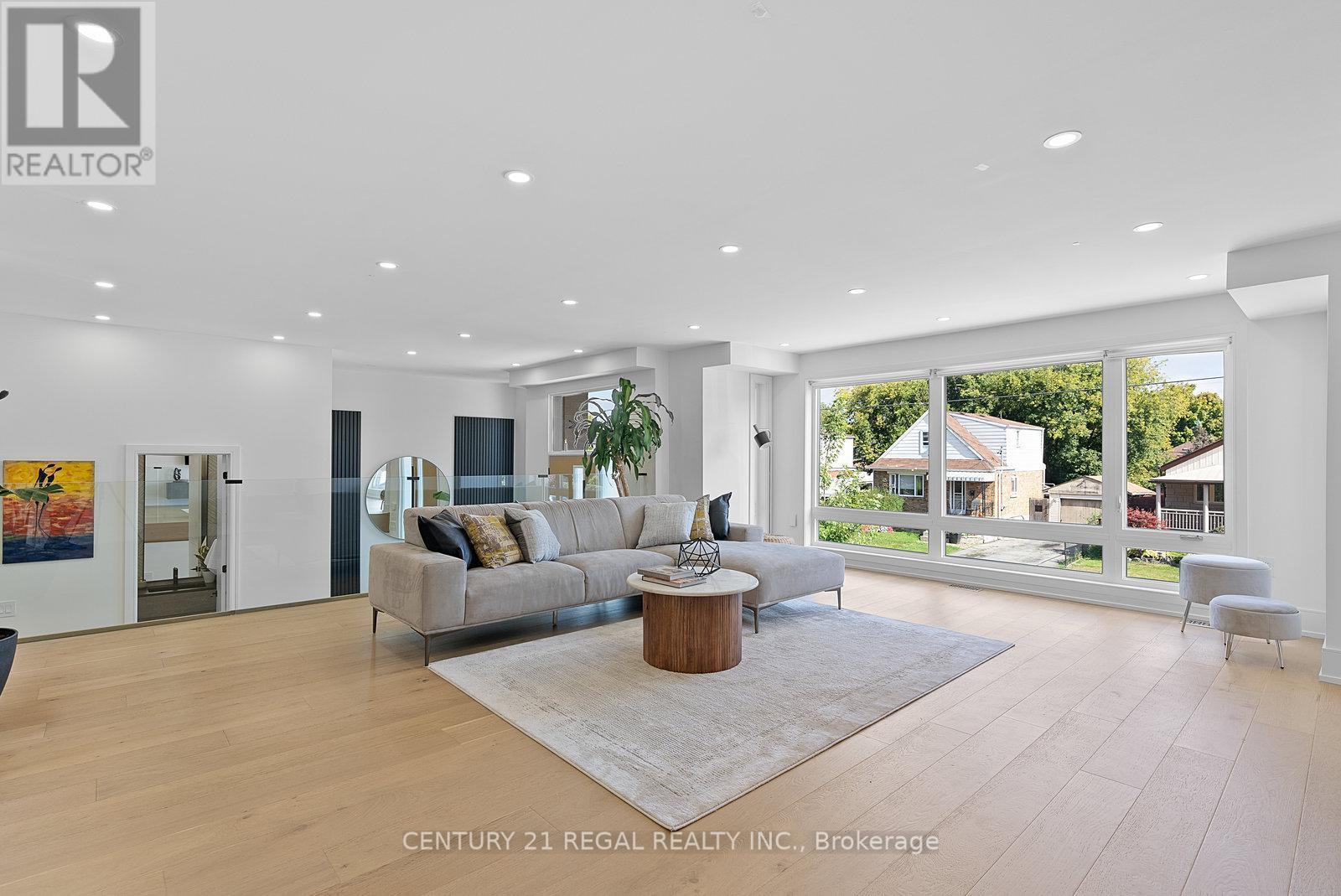 Raised Living Room - 84 Bexhill Avenue, Toronto, ON - Indoor Photo Showing Living Room