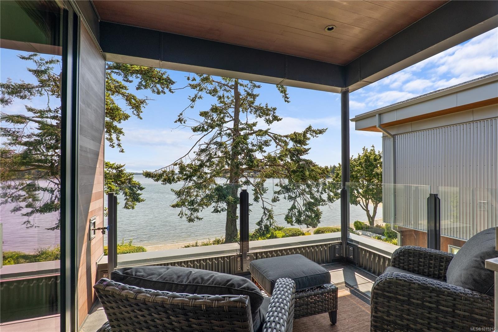 10383 Allbay Rd, Sidney, BC