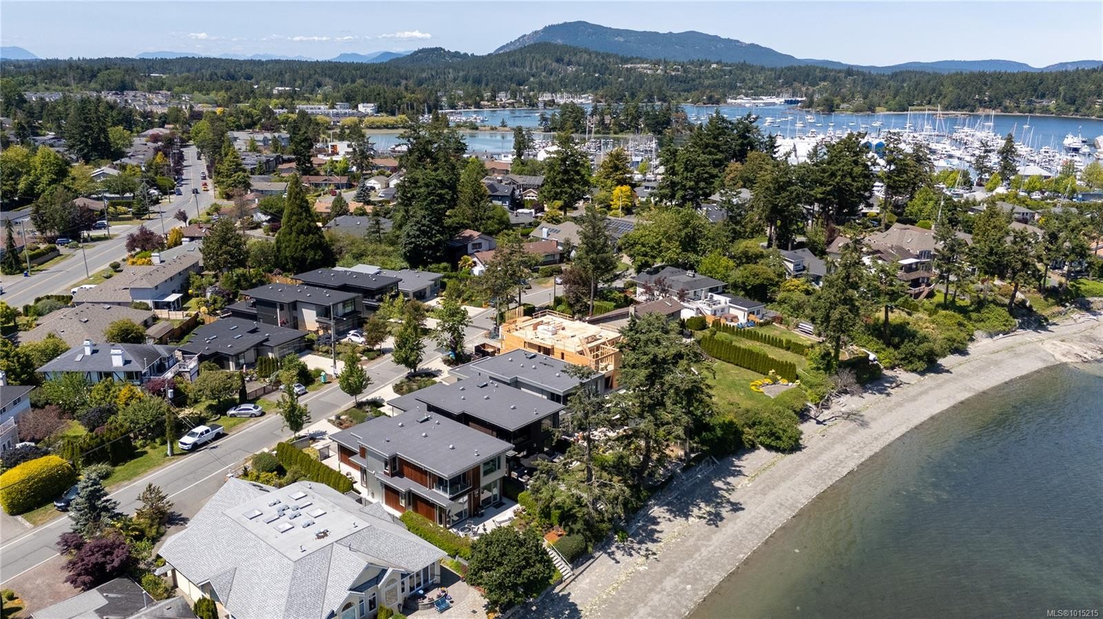 10383 Allbay Rd, Sidney, BC