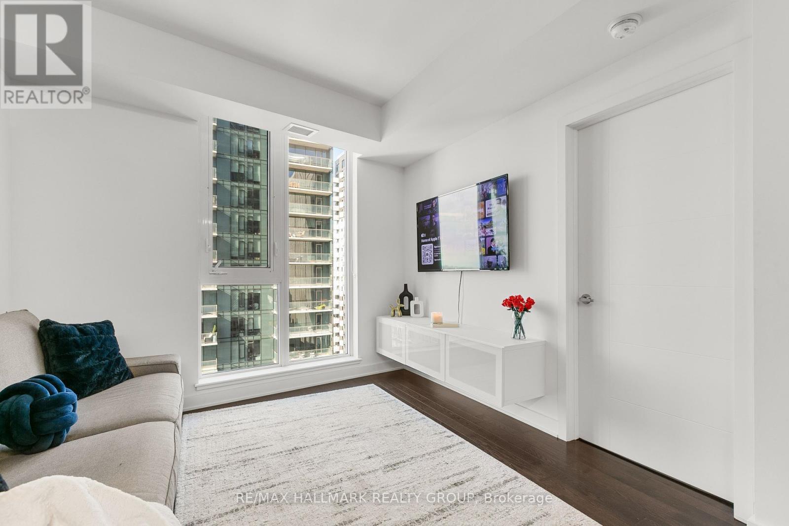 1510 - 179 Metcalfe Street, Ottawa, ON - Indoor