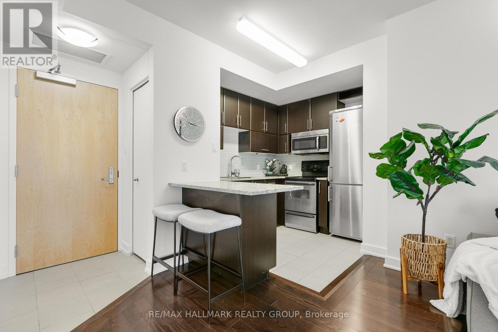 1510 - 179 Metcalfe Street, Ottawa, ON - Indoor