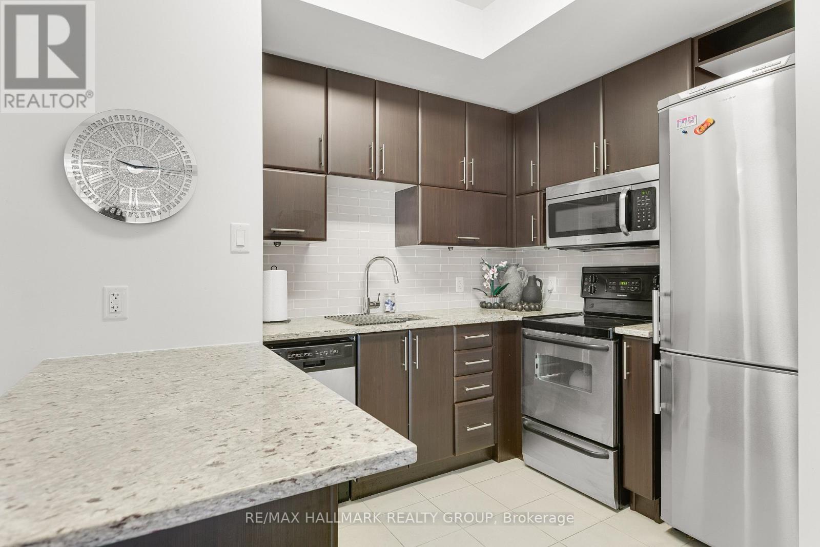 1510 - 179 Metcalfe Street, Ottawa, ON - Indoor Photo Showing Kitchen With Stainless Steel Kitchen With Upgraded Kitchen