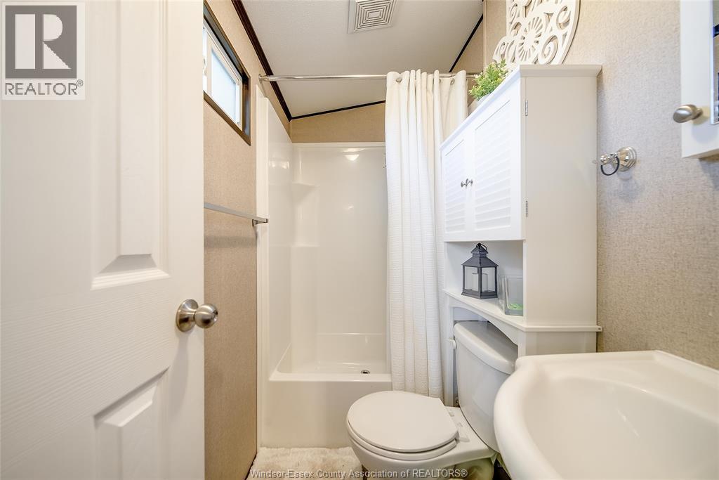 981 County Rd 2 Unit# 535, Lakeshore, ON - Indoor Photo Showing Bathroom