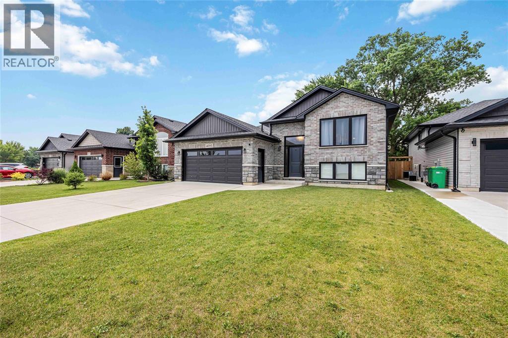 4095 Ernest Street, Petrolia, ON - Outdoor With Facade