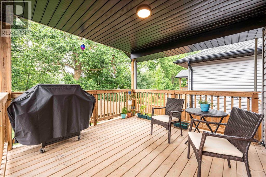 4095 Ernest Street, Petrolia, ON - Outdoor With Deck Patio Veranda With Exterior