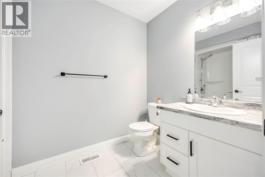 4095 Ernest Street, Petrolia, ON - Indoor Photo Showing Bathroom
