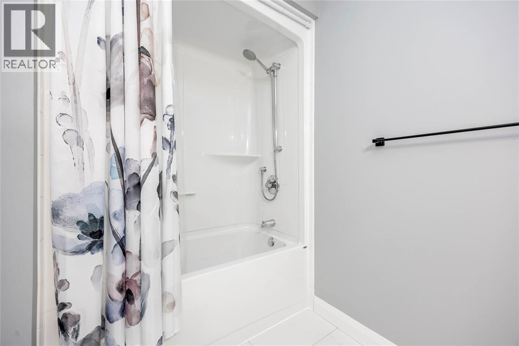 4095 Ernest Street, Petrolia, ON - Indoor Photo Showing Bathroom