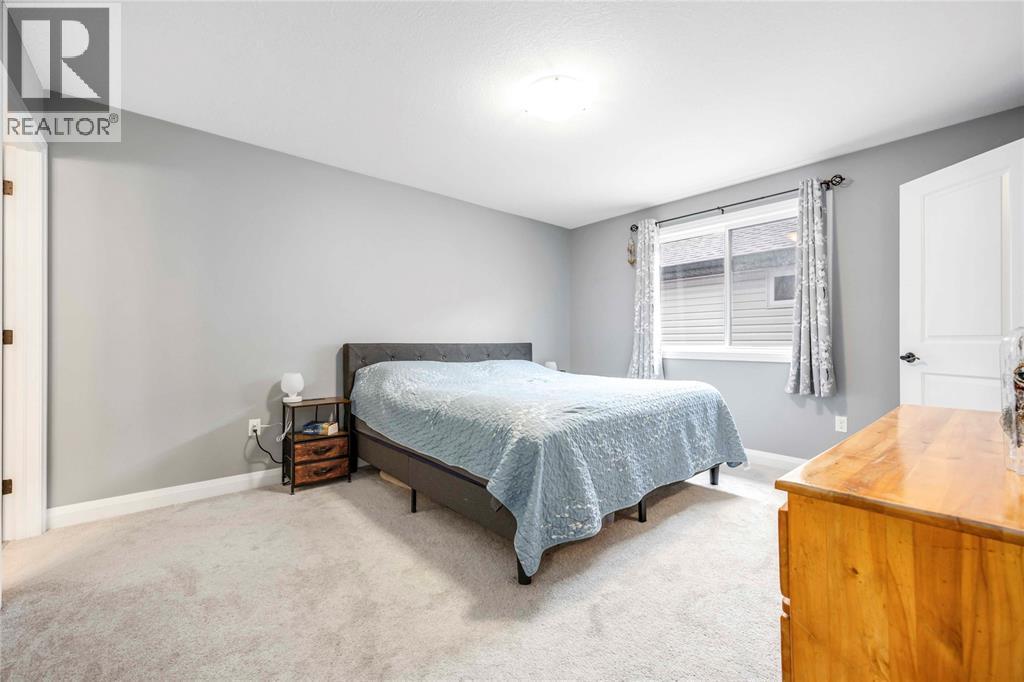 4095 Ernest Street, Petrolia, ON - Indoor Photo Showing Bedroom