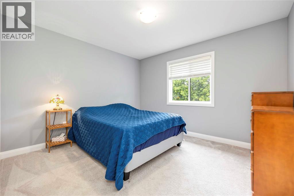 4095 Ernest Street, Petrolia, ON - Indoor Photo Showing Bedroom