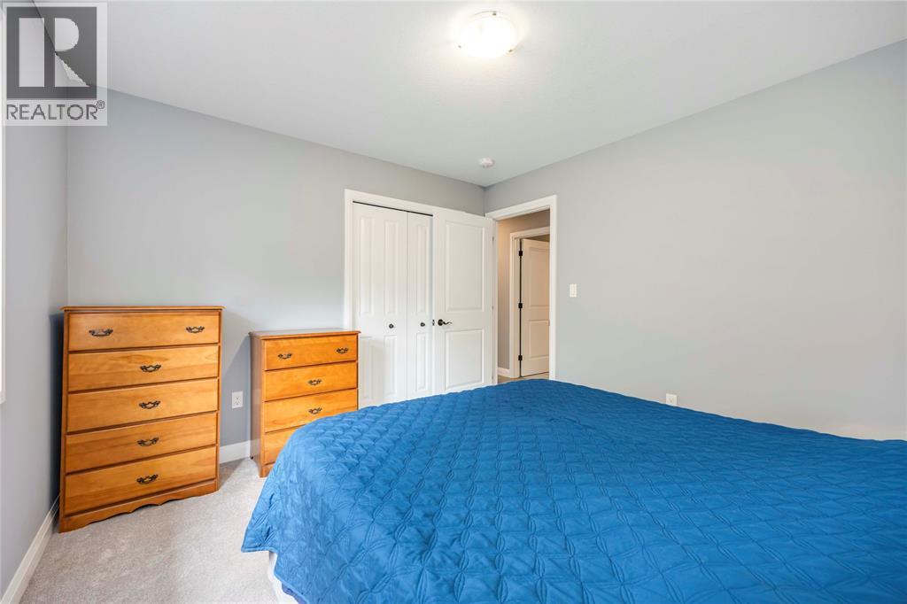 4095 Ernest Street, Petrolia, ON - Indoor Photo Showing Bedroom
