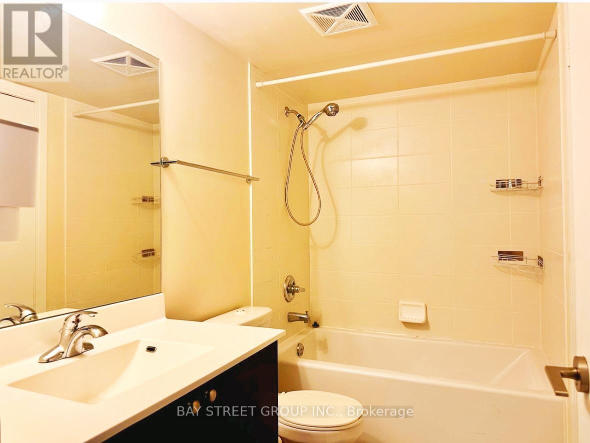 1908 - 151 Village Green Square, Toronto, ON - Indoor Photo Showing Bathroom