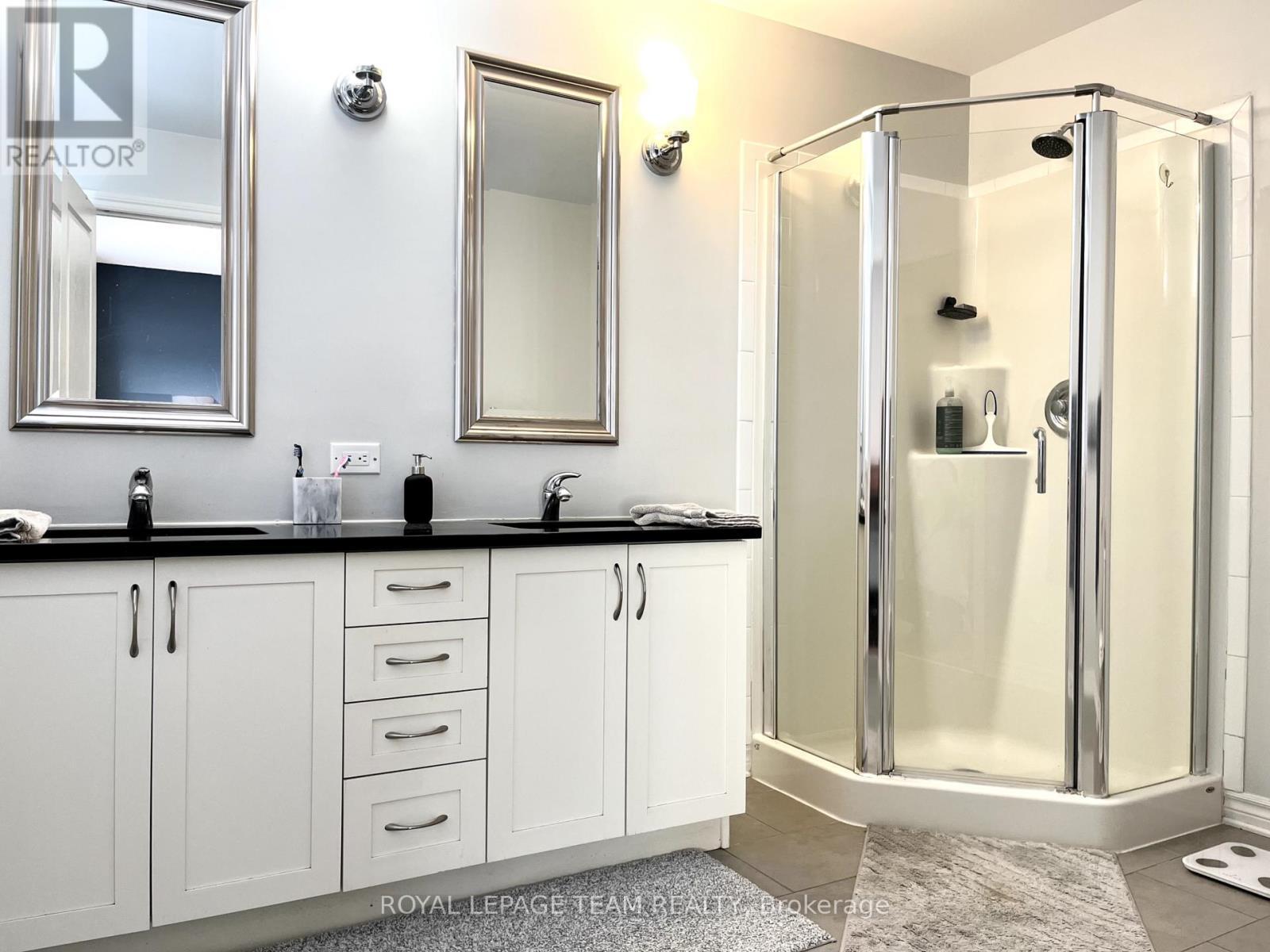 642 Tennant Way, Ottawa, ON - Indoor Photo Showing Bathroom