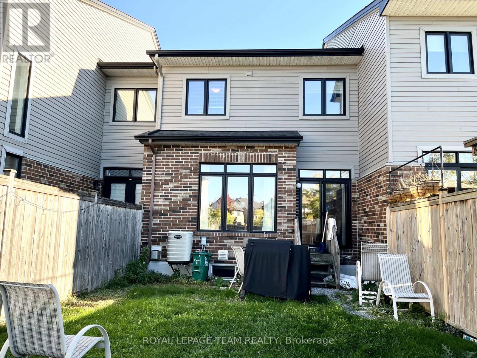 642 Tennant Way, Ottawa, ON - Outdoor With Exterior
