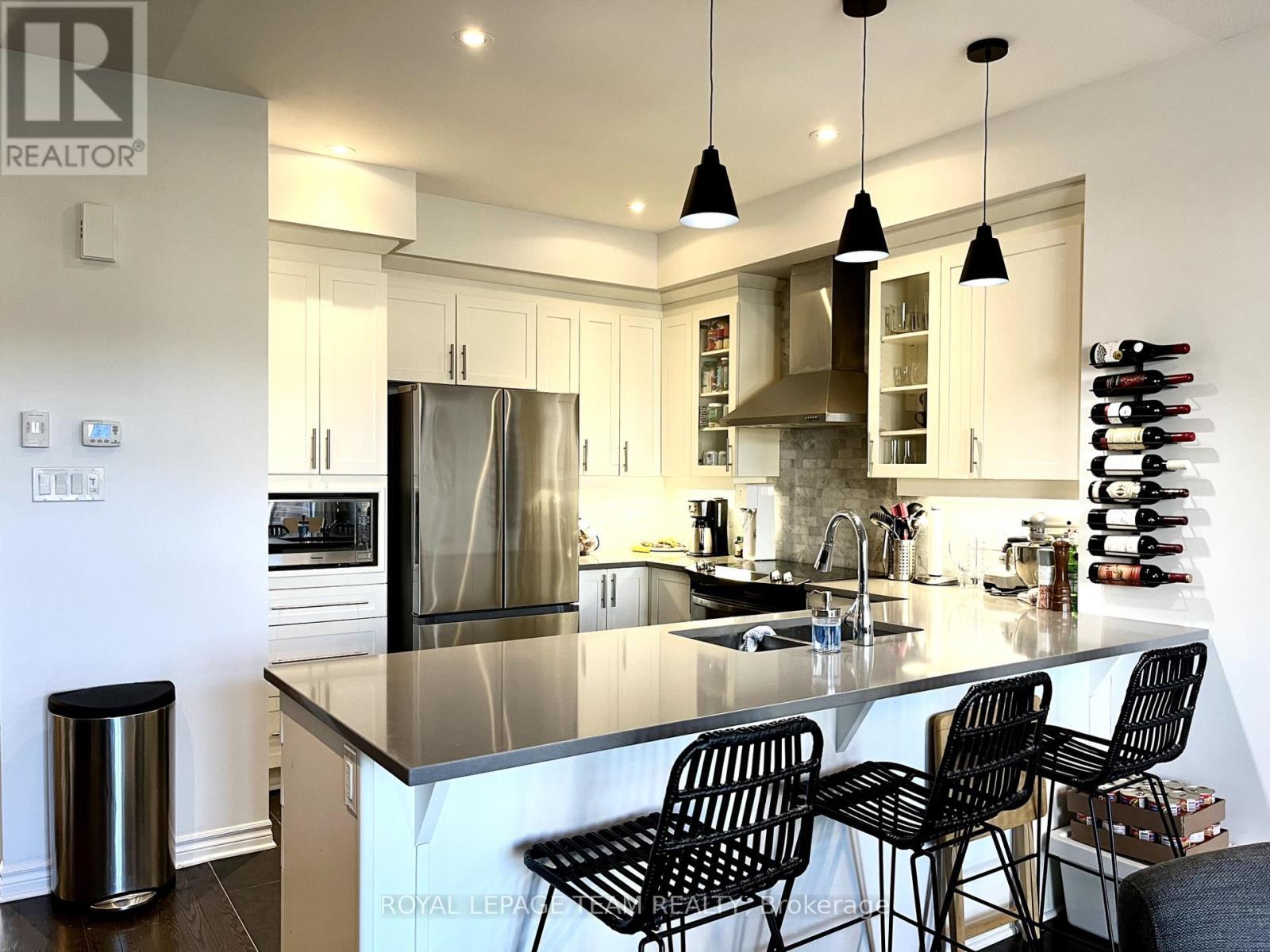642 Tennant Way, Ottawa, ON - Indoor Photo Showing Kitchen With Stainless Steel Kitchen With Double Sink With Upgraded Kitchen