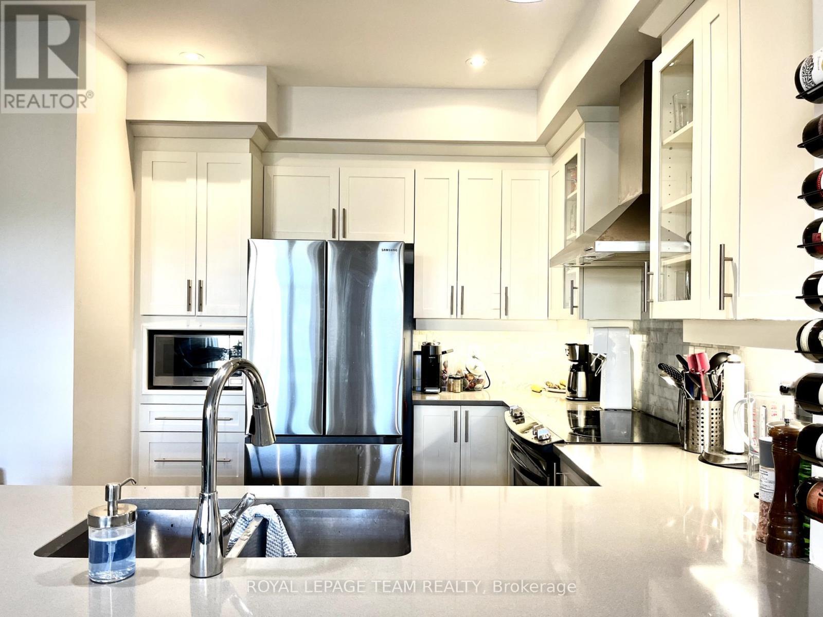 642 Tennant Way, Ottawa, ON - Indoor Photo Showing Kitchen With Stainless Steel Kitchen With Double Sink