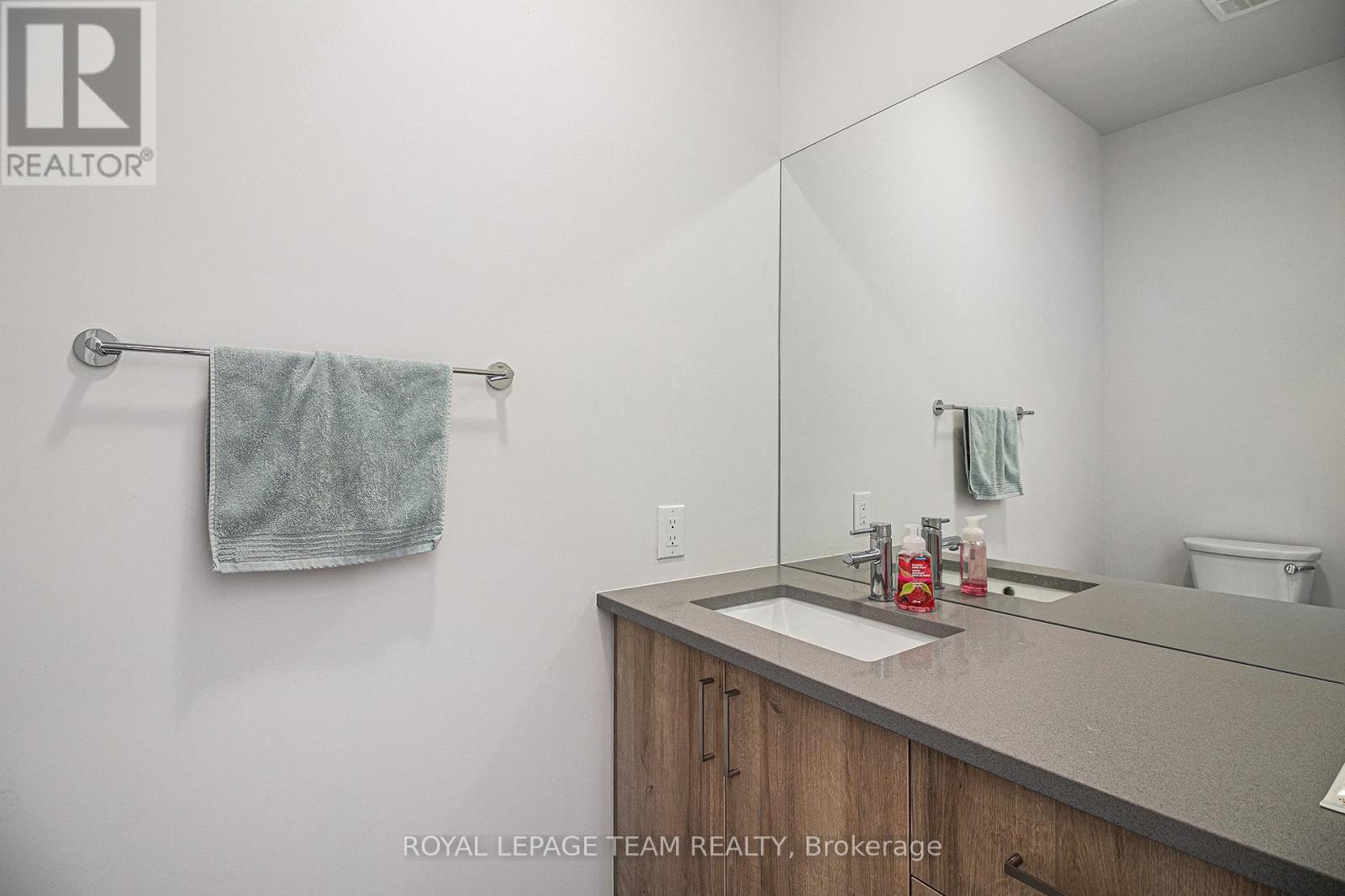 1400 Mayview Avenue, Ottawa, ON - Indoor Photo Showing Bathroom