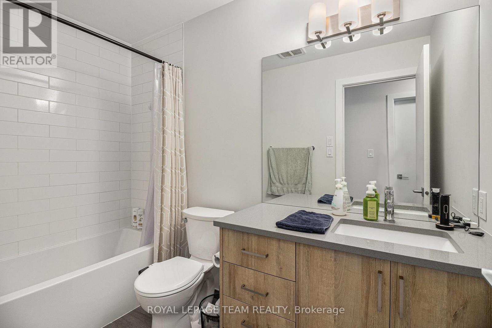 1400 Mayview Avenue, Ottawa, ON - Indoor Photo Showing Bathroom
