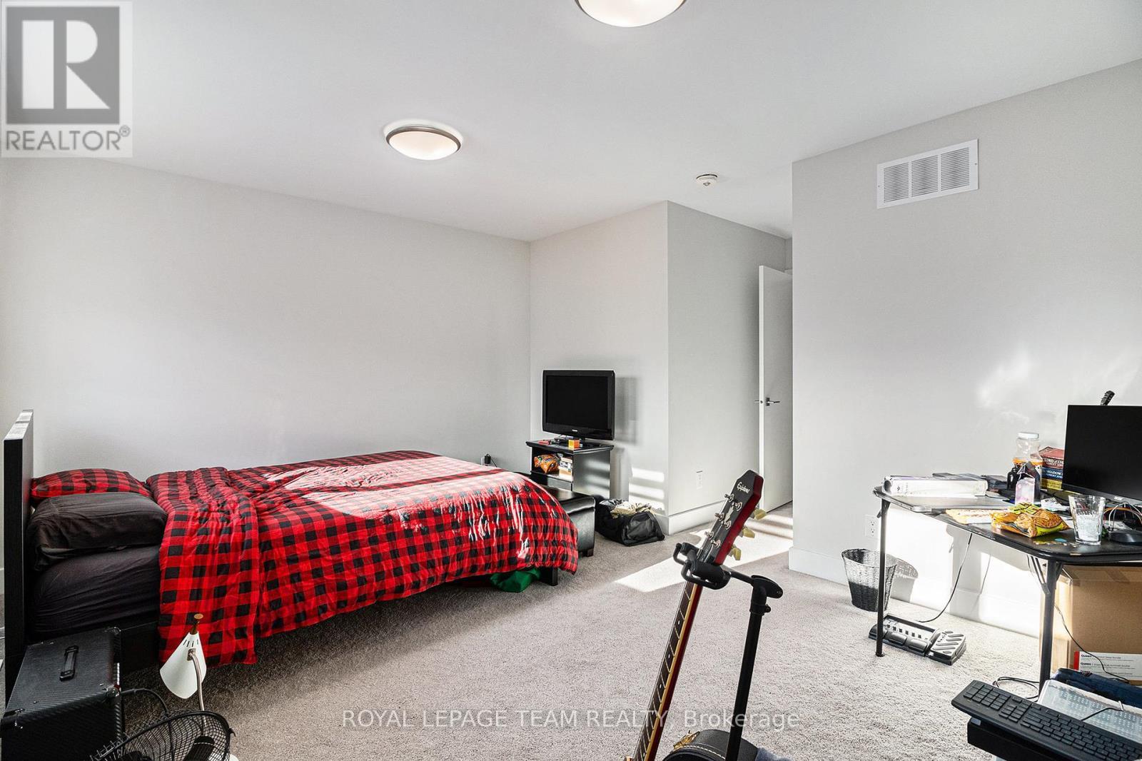1400 Mayview Avenue, Ottawa, ON - Indoor Photo Showing Bedroom