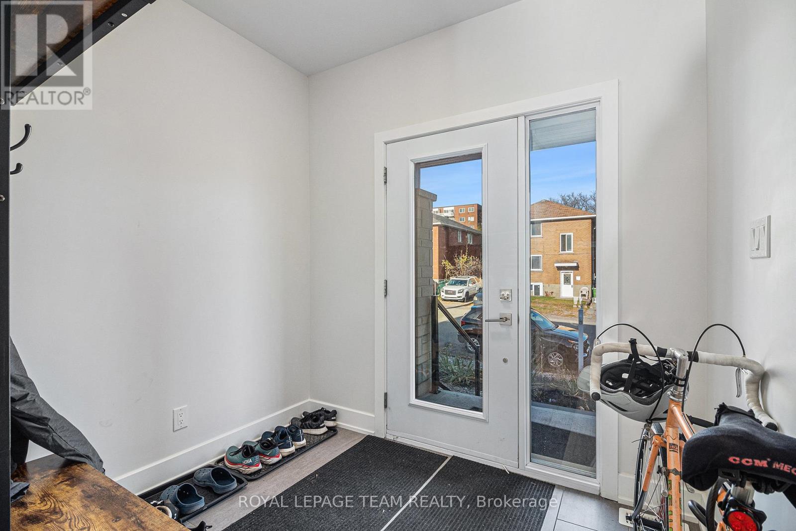 1400 Mayview Avenue, Ottawa, ON - Indoor Photo Showing Other Room