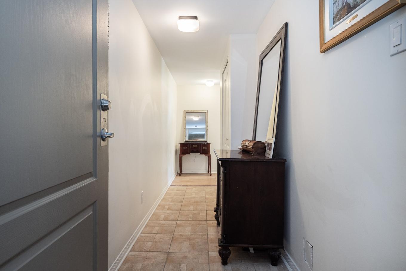 Hall - 602-480 Boul. Galland, Dorval, QC - Indoor Photo Showing Other Room