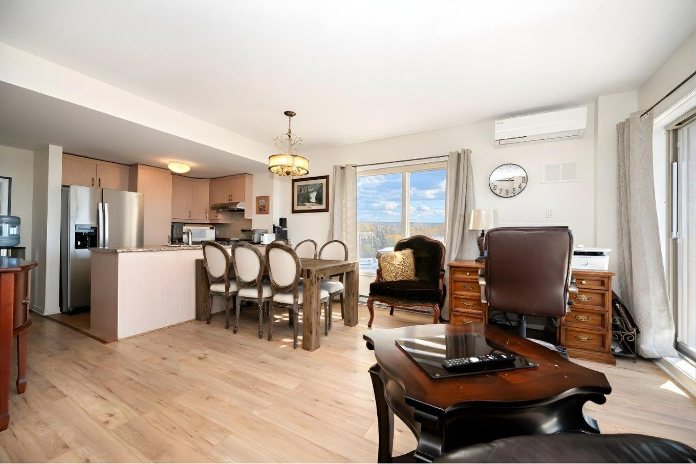 Living room - 602-480 Boul. Galland, Dorval, QC - Indoor