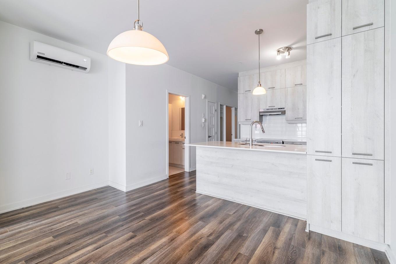 Cuisine - 806-740 Av. Victoria, Saint-Lambert, QC - Indoor Photo Showing Kitchen With Double Sink