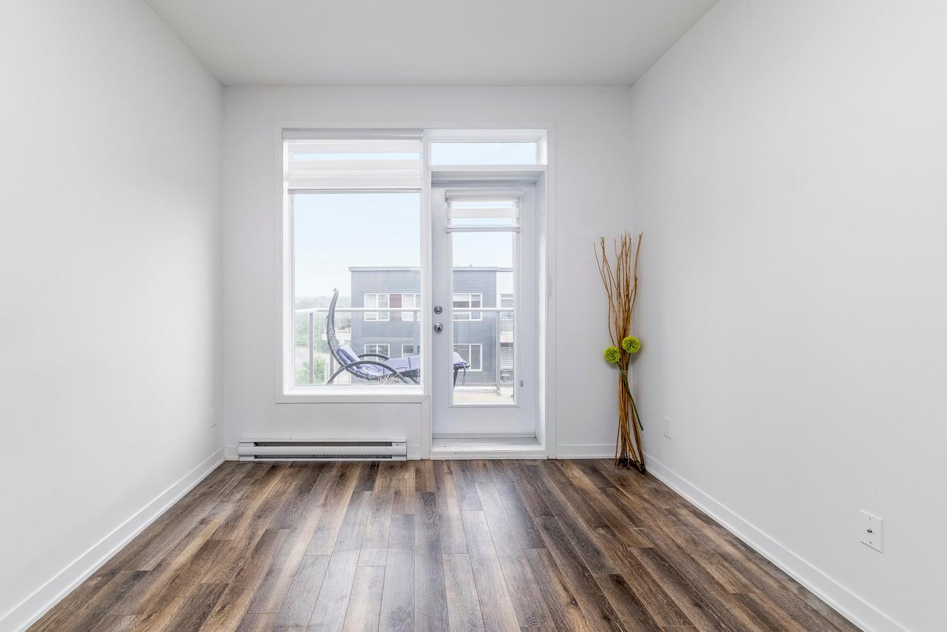 Salon - 806-740 Av. Victoria, Saint-Lambert, QC - Indoor Photo Showing Other Room