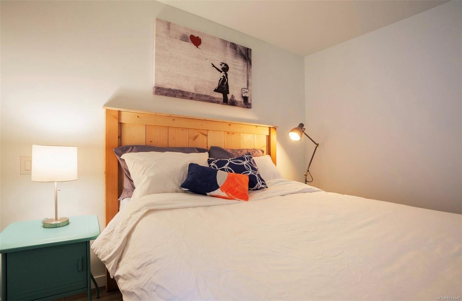 212-528 Pandora Ave, Victoria, BC - Indoor Photo Showing Bedroom