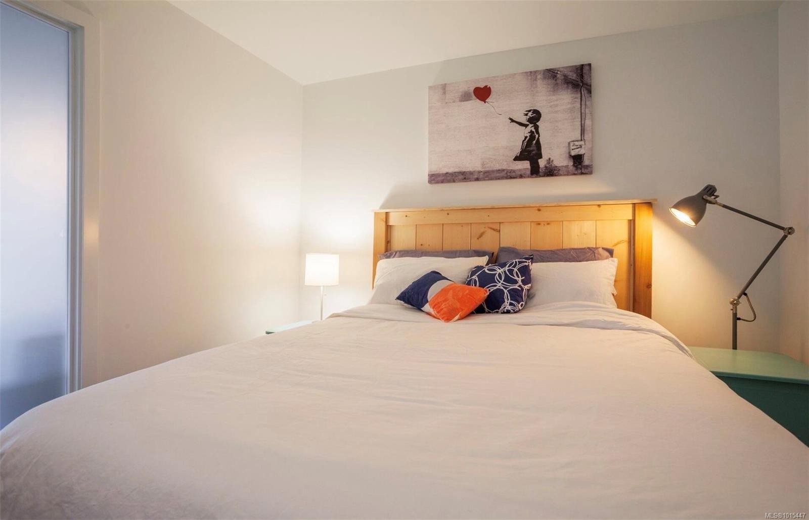 212-528 Pandora Ave, Victoria, BC - Indoor Photo Showing Bedroom