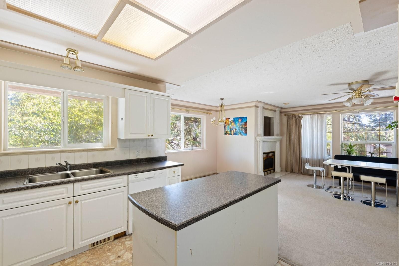 4101 Gordon Head Rd, Saanich, BC