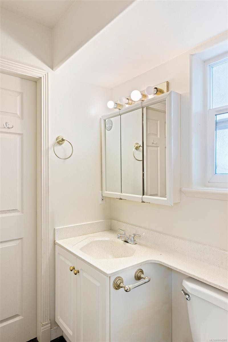 4101 Gordon Head Rd, Saanich, BC