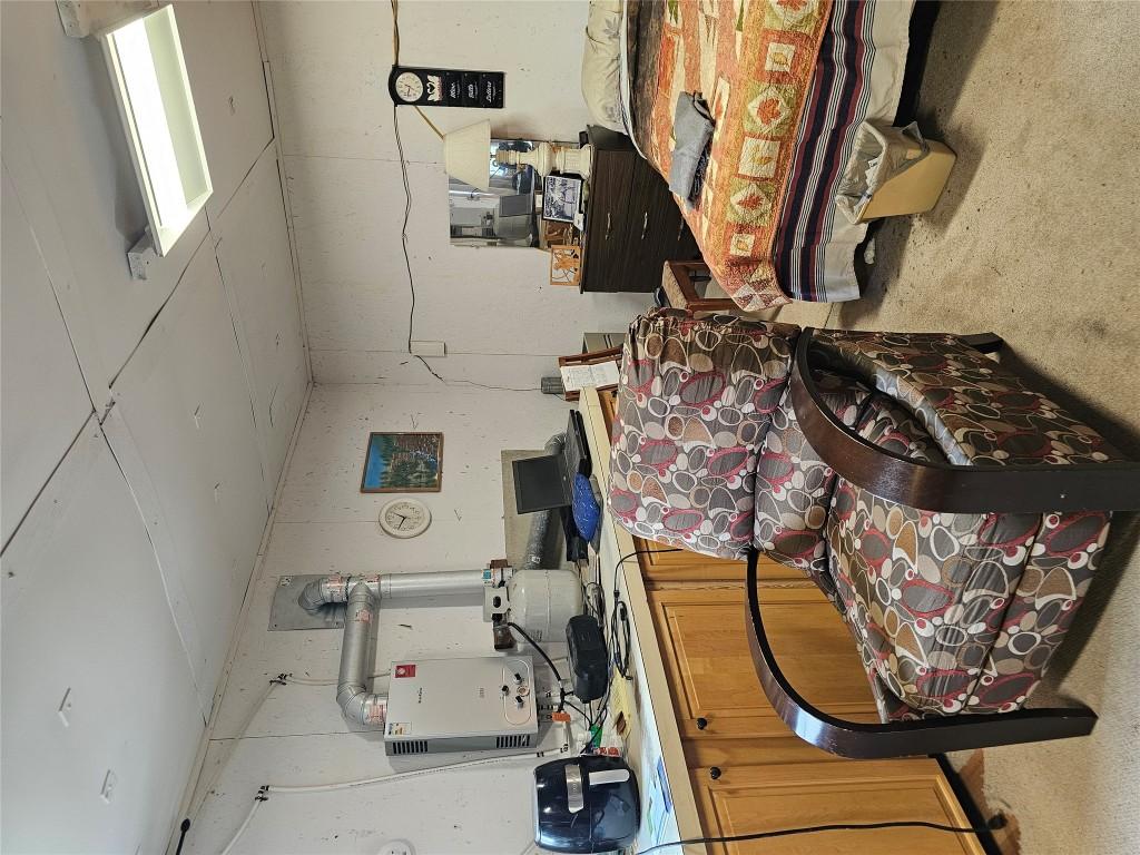 5851 33 Highway, Beaverdell, BC - Indoor