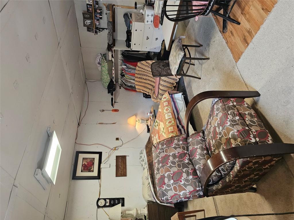 5851 33 Highway, Beaverdell, BC - Indoor