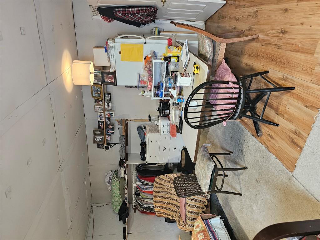 5851 33 Highway, Beaverdell, BC - Indoor