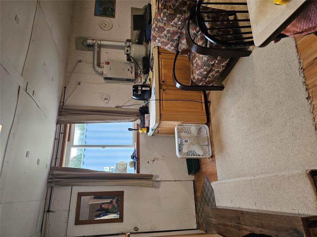 5851 33 Highway, Beaverdell, BC - Indoor