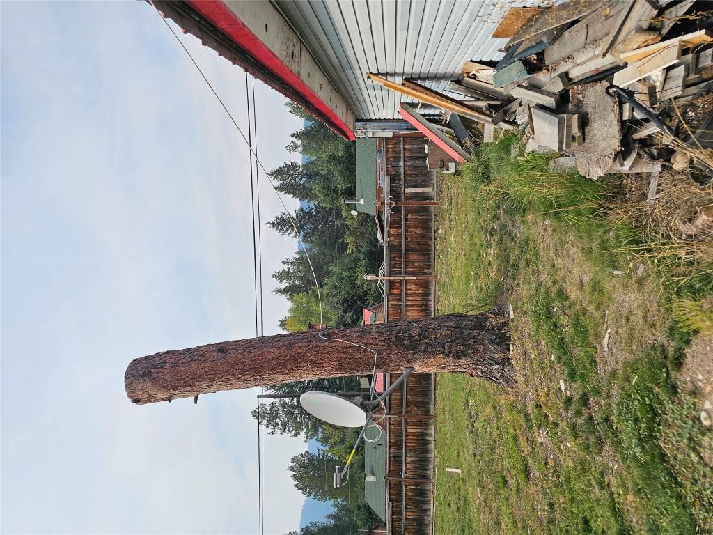 5851 33 Highway, Beaverdell, BC - Indoor