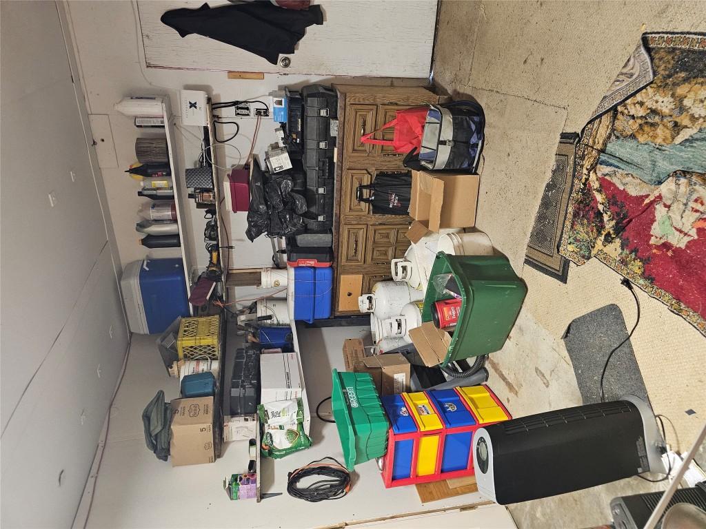 5851 33 Highway, Beaverdell, BC - Indoor