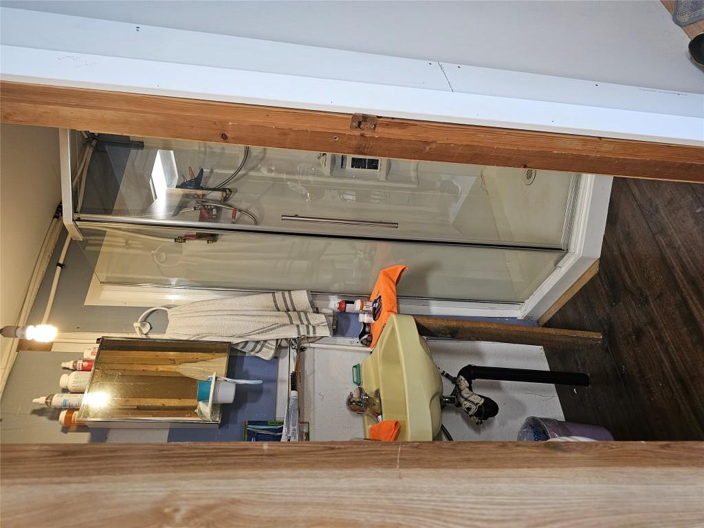 5851 33 Highway, Beaverdell, BC - Indoor